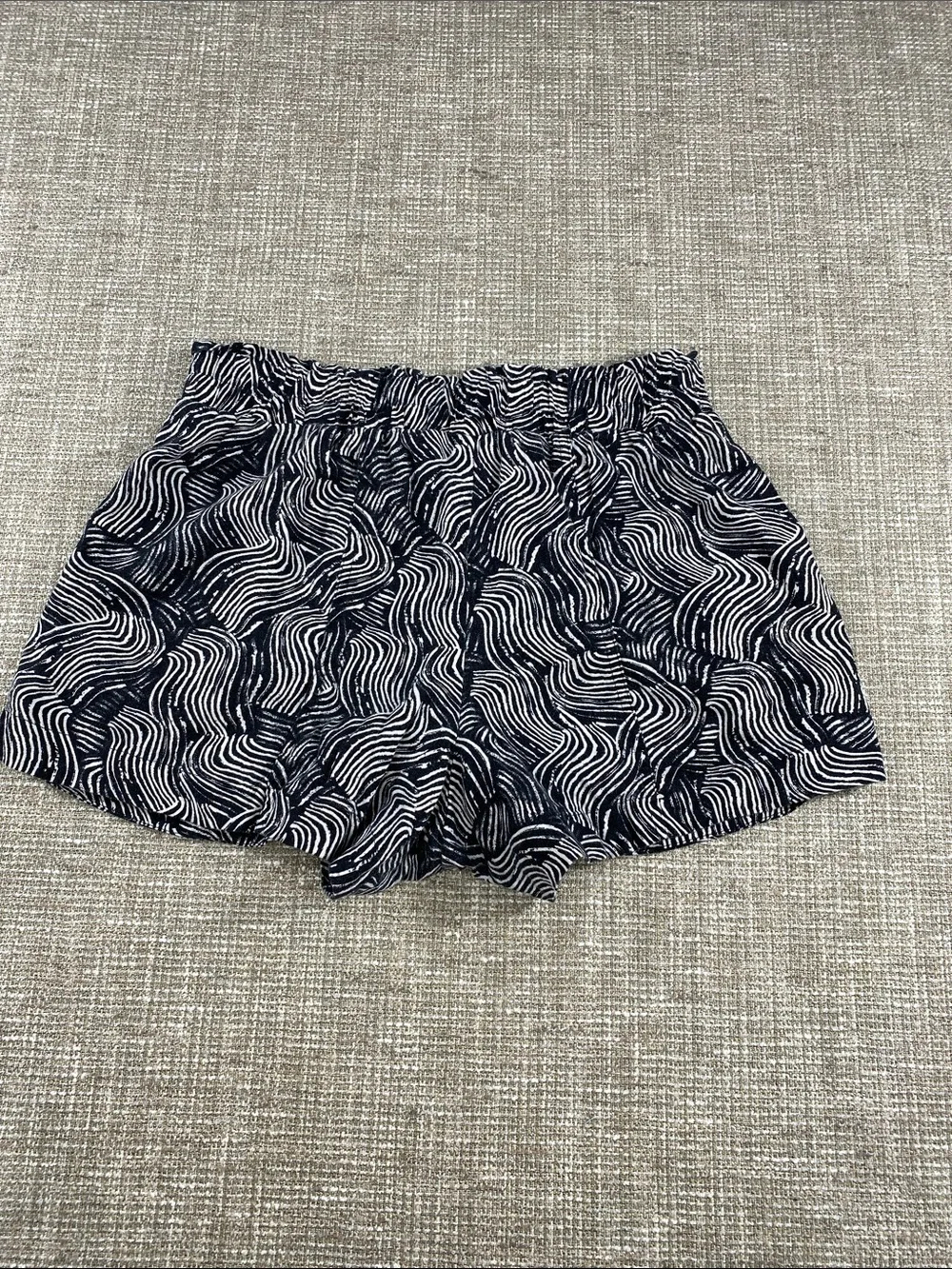a new day black and White Wave Print Elastic Waist Athletic Shorts - Picture 9 of 13